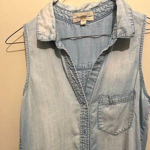 cloth & stone Anthropologie sleeveless buttondown shirt blue chambray